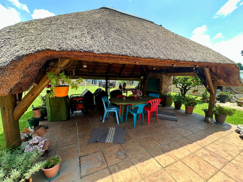 Spacious Family Home with Conversion Potential in Parkrand - Photo 5