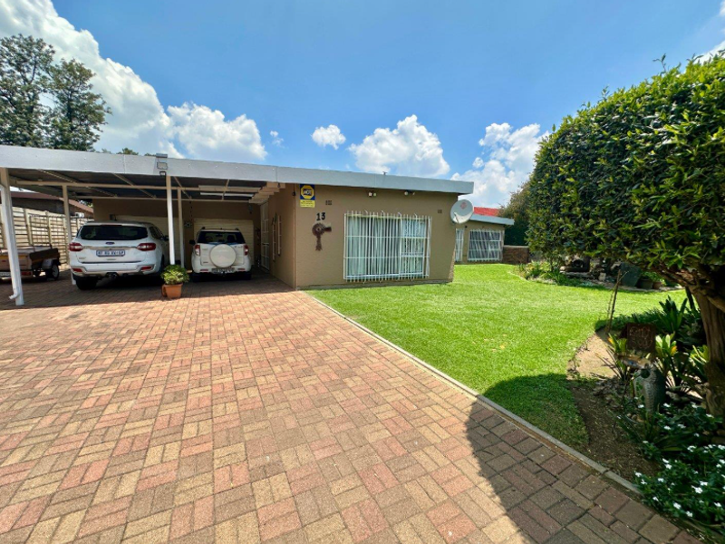 Spacious Family Home with Conversion Potential in Parkrand - Photo 2