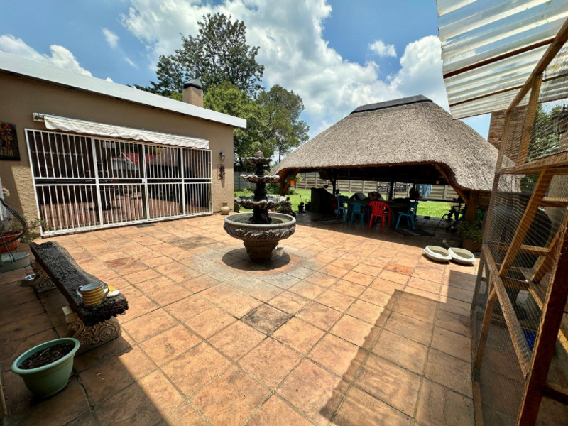 Spacious Family Home with Conversion Potential in Parkrand - Photo 4