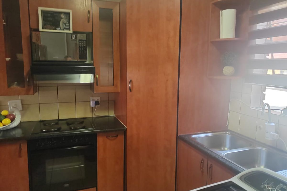 2 Bedroom, 2 Bathroom Unit - Photo 3