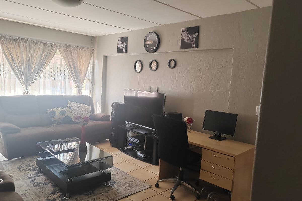 2 Bedroom, 2 Bathroom Unit - Photo 2