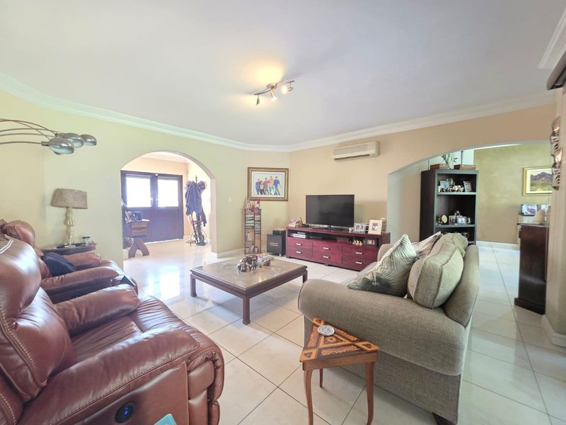 Family home for Sale in Umhlali Golf Estate – Secure Estate Living with Fairway Views - Photo 10