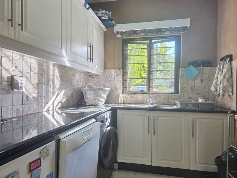 Family home for Sale in Umhlali Golf Estate – Secure Estate Living with Fairway Views - Photo 7