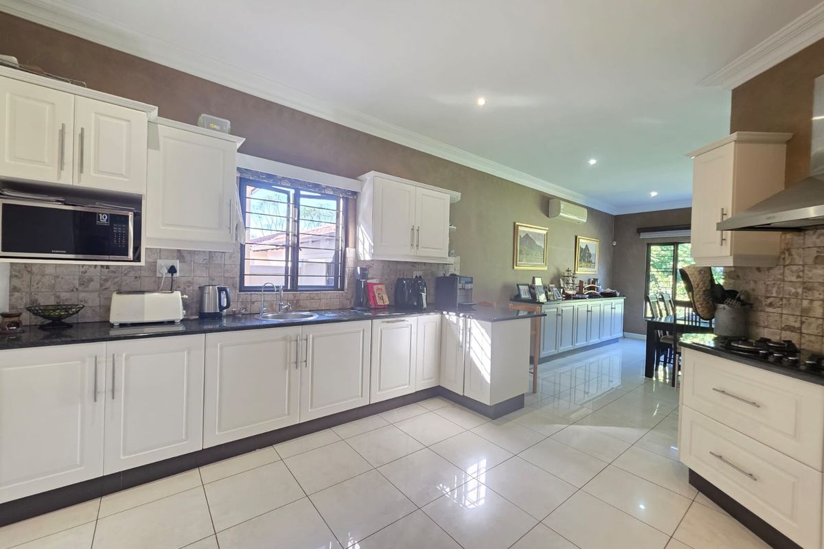 Family home for Sale in Umhlali Golf Estate – Secure Estate Living with Fairway Views - Photo 5
