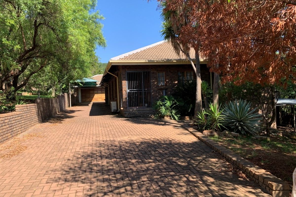 Move-In Ready Bushveld Home with Flatlet and Entertainment Areas - Photo 3