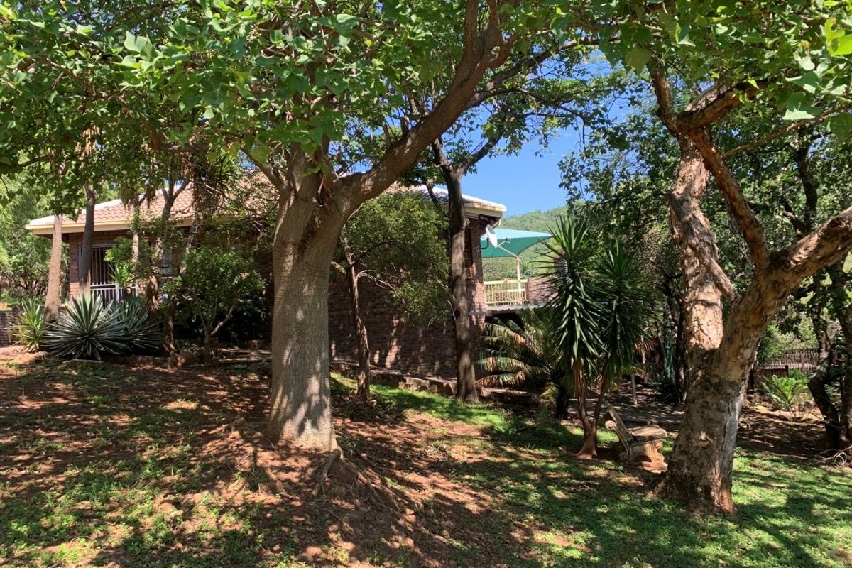 Move-In Ready Bushveld Home with Flatlet and Entertainment Areas - Photo 2