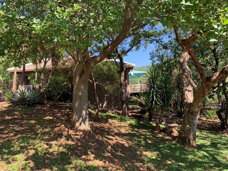 Move-In Ready Bushveld Home with Flatlet and Entertainment Areas - Photo 2