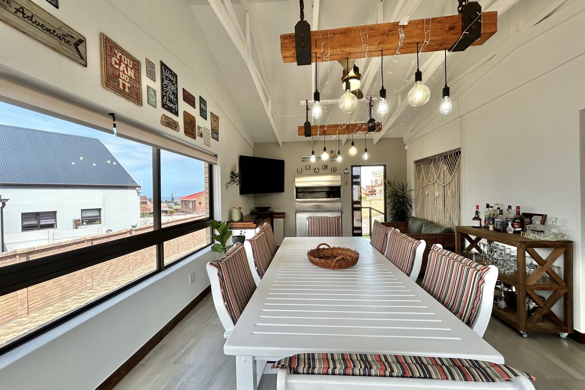 Modern Coastal Home - 1km from the beach - Photo 2