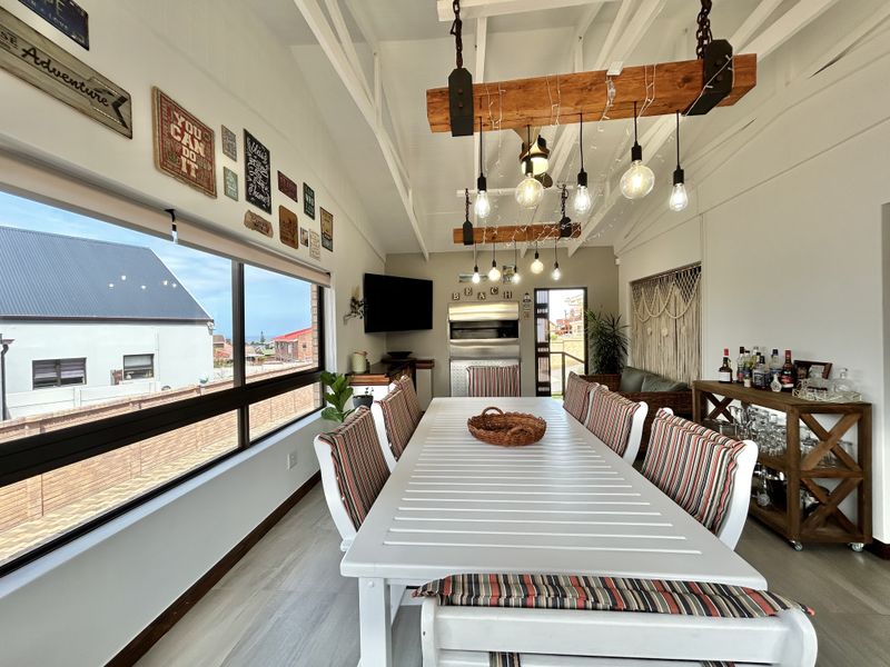 Modern Coastal Home - 1km from the beach - Photo 2
