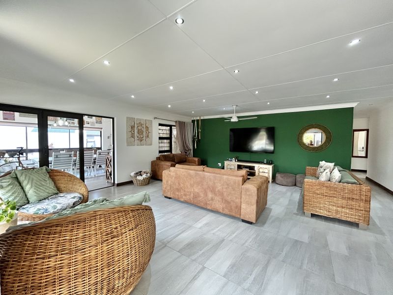 Modern Coastal Home - 1km from the beach - Photo 7