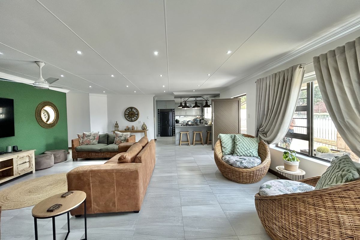 Modern Coastal Home - 1km from the beach - Photo 5