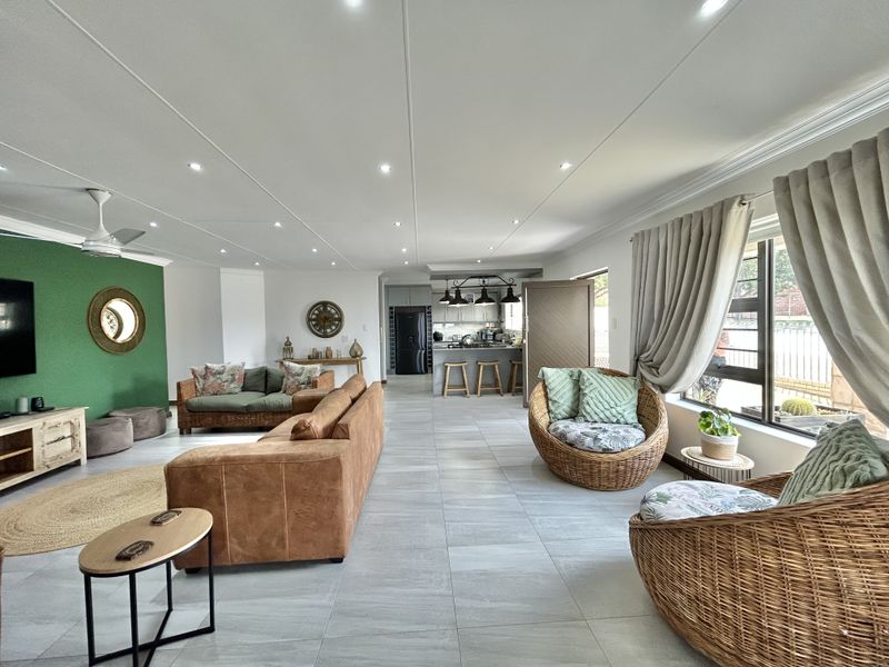 Modern Coastal Home - 1km from the beach - Photo 5