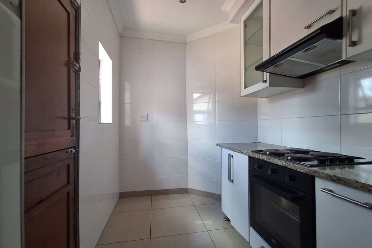 Immaculate and well kept 4 Bedroom Family Home in Waldrift, Vereeniging. - Photo 5