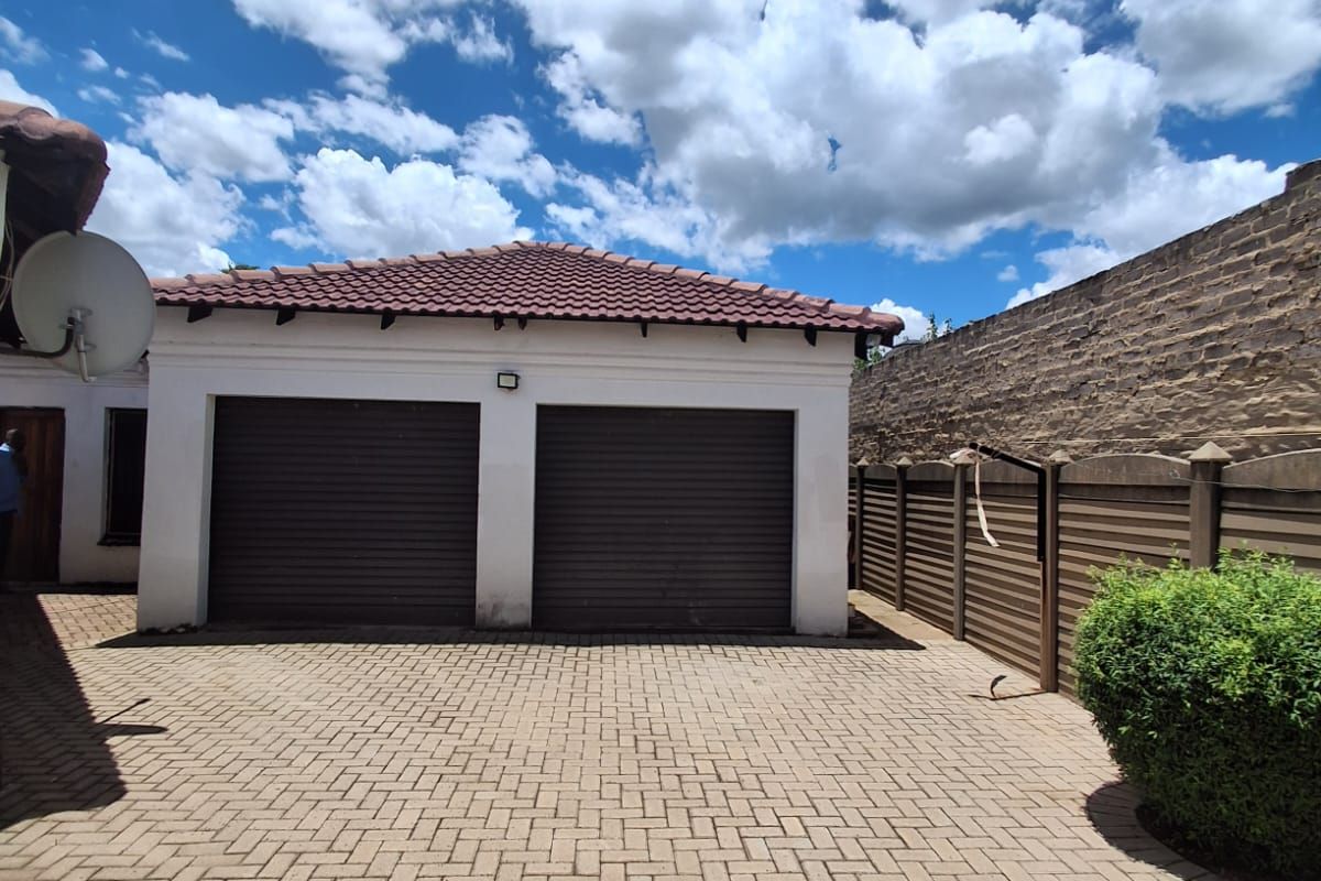 Immaculate and well kept 4 Bedroom Family Home in Waldrift, Vereeniging. - Photo 3