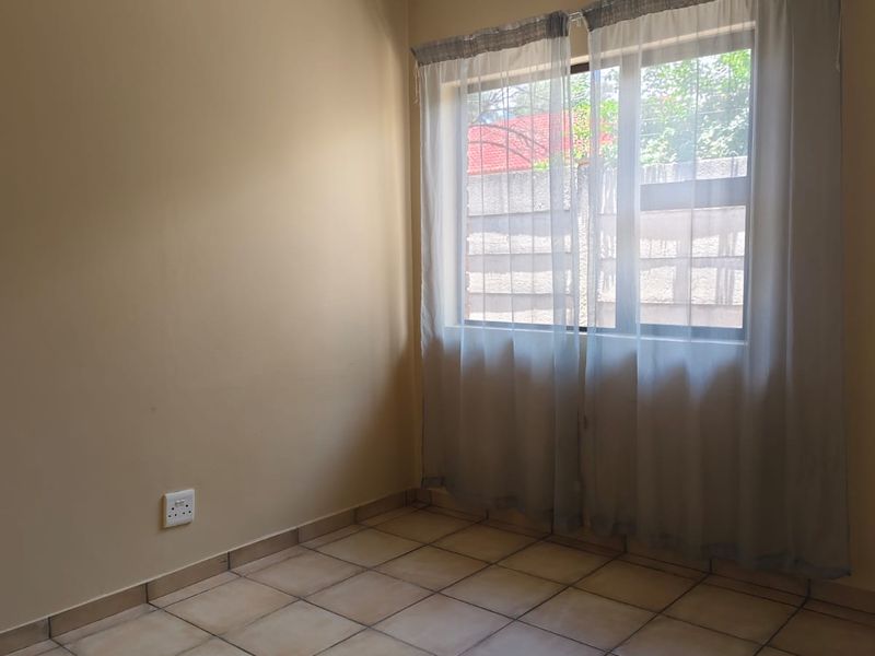 Neat as a Pin pet friendly townhouse  For Sale – Sasolburg. - Photo 8
