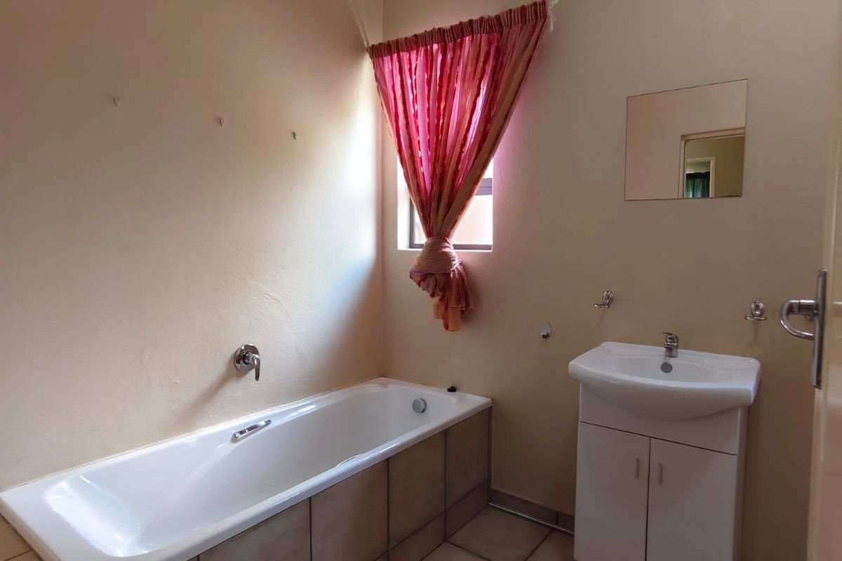 Neat as a Pin pet friendly townhouse  For Sale – Sasolburg. - Photo 5
