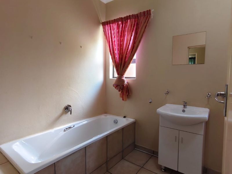 Neat as a Pin pet friendly townhouse  For Sale – Sasolburg. - Photo 5