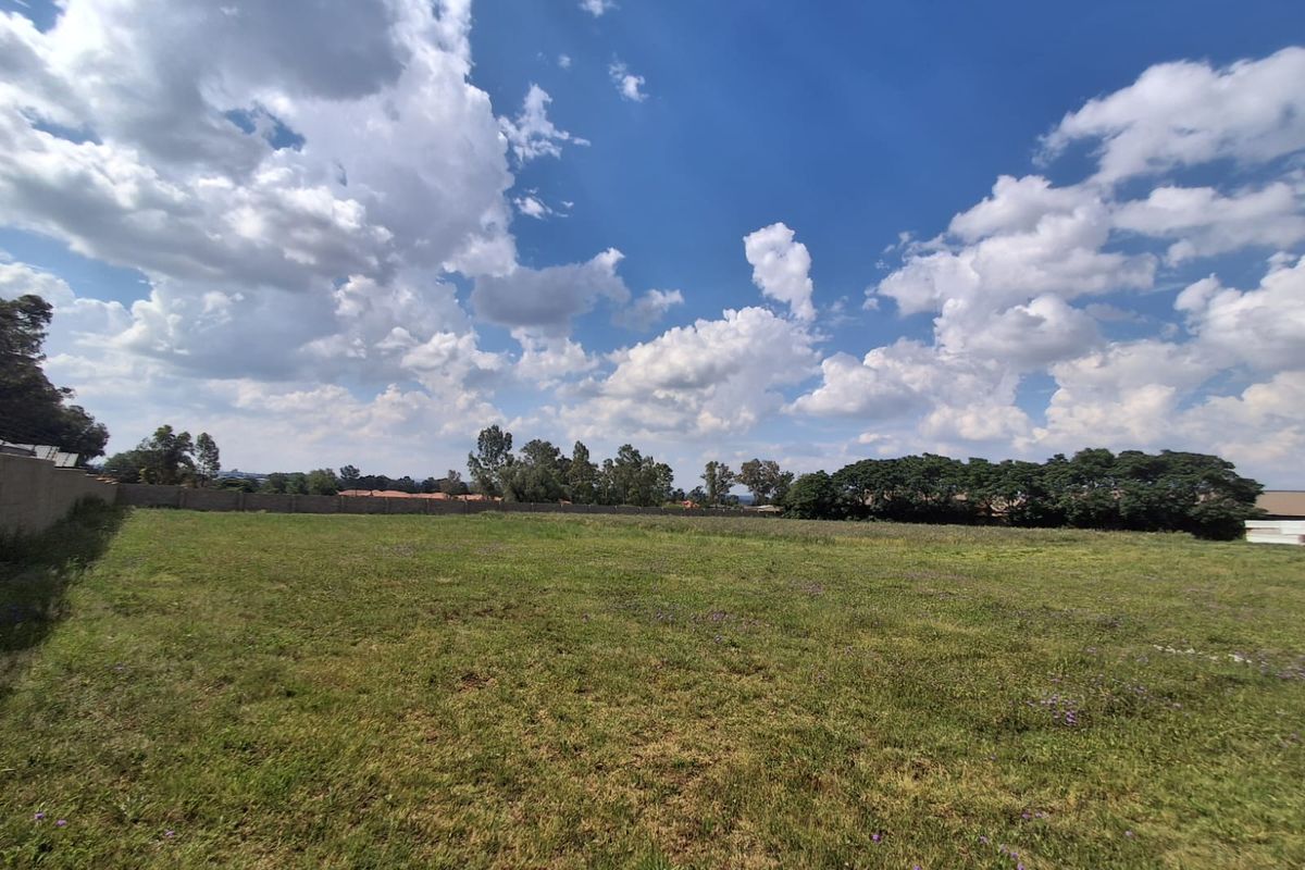 INVESTMENT OPPORTUNITY!!!5600m2 of Vacant Property in between two well established Complexes. - Photo 3