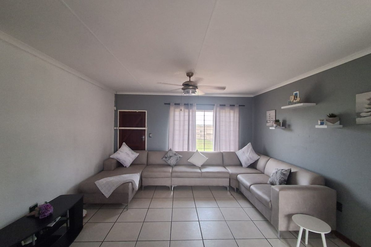 Newly renovated 3 bedroom family home in Riversdale Meyerton. Ideal for a starter family. - Photo 5