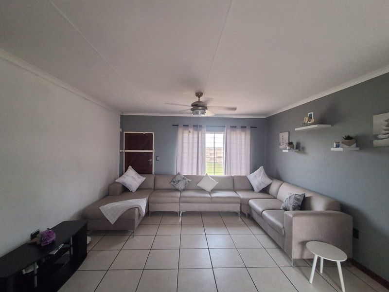 Newly renovated 3 bedroom family home in Riversdale Meyerton. Ideal for a starter family. - Photo 5