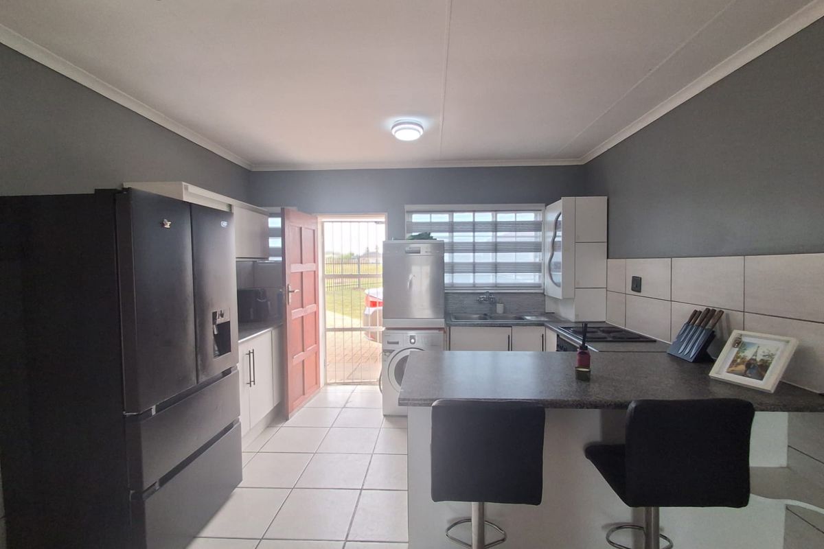 Newly renovated 3 bedroom family home in Riversdale Meyerton. Ideal for a starter family. - Photo 3