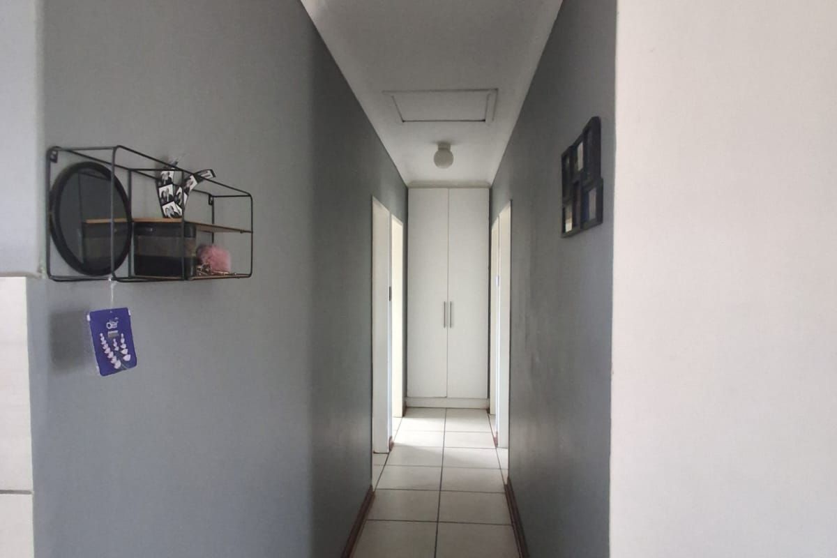 Newly renovated 3 bedroom family home in Riversdale Meyerton. Ideal for a starter family. - Photo 4