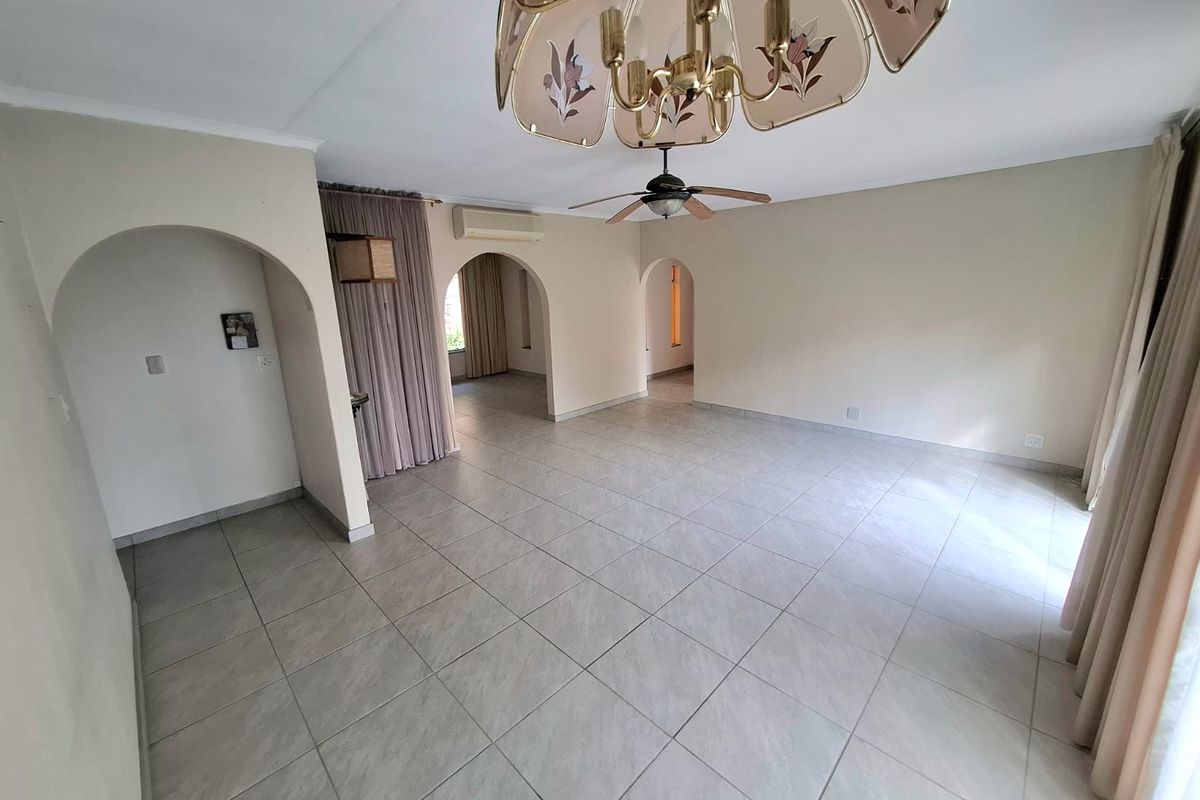 Perfectly located 4 Bedroom House Magalieskruin - Photo 3