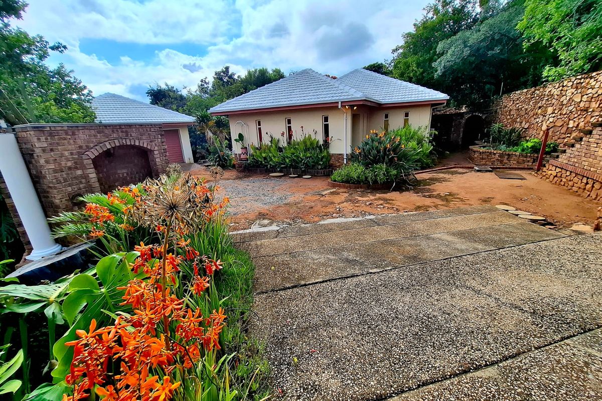 Perfectly located 4 Bedroom House Magalieskruin - Photo 2