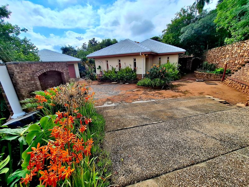 Perfectly located 4 Bedroom House Magalieskruin - Photo 2