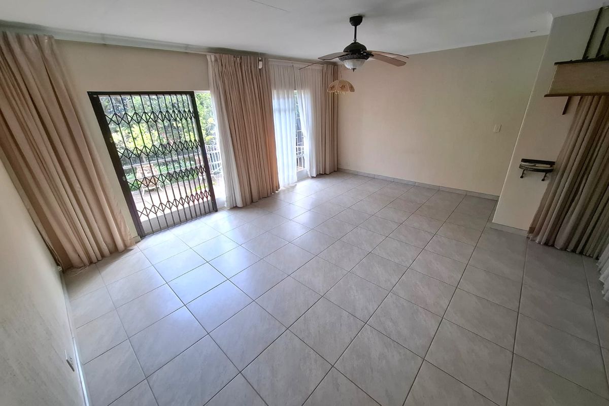 Perfectly located 4 Bedroom House Magalieskruin - Photo 4