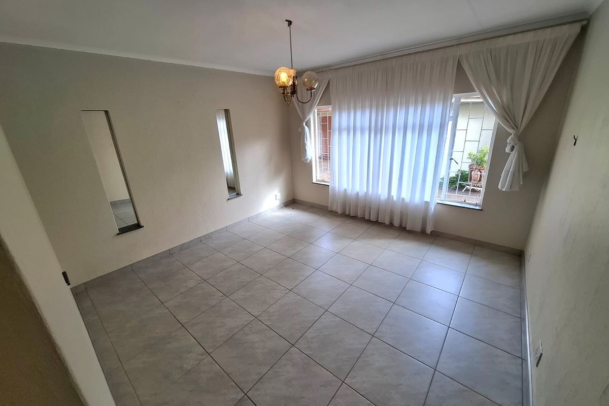 Perfectly located 4 Bedroom House Magalieskruin - Photo 5