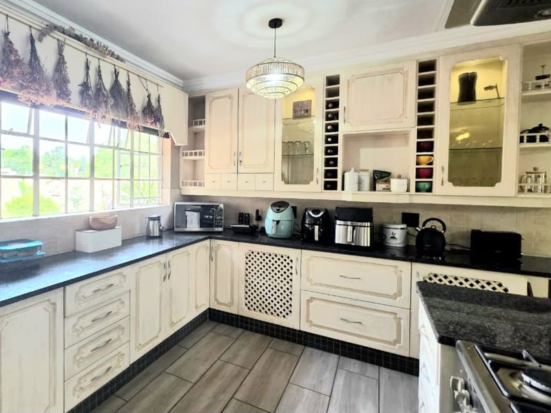 Modern Face Brick Family Home with Flatlet | Corner Stand | Three Rivers Proper. - Photo 9