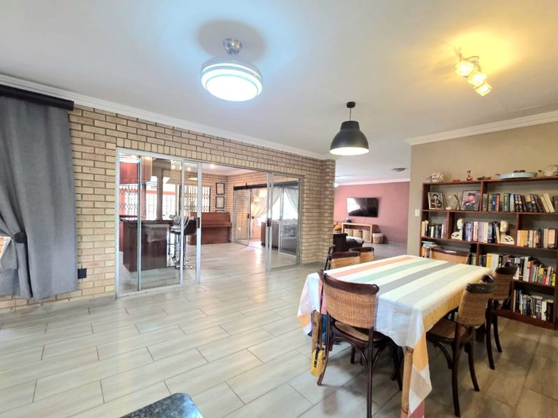 Modern Face Brick Family Home with Flatlet | Corner Stand | Three Rivers Proper. - Photo 8