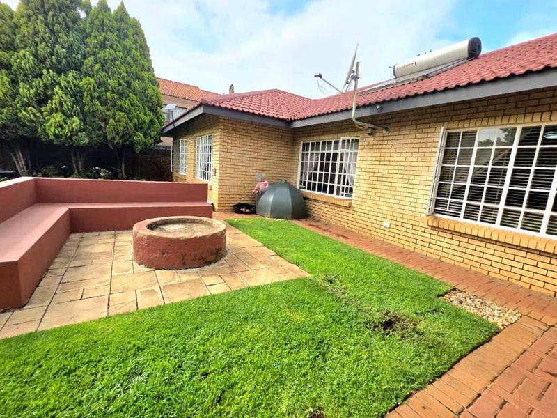 Modern Face Brick Family Home with Flatlet | Corner Stand | Three Rivers Proper. - Photo 6