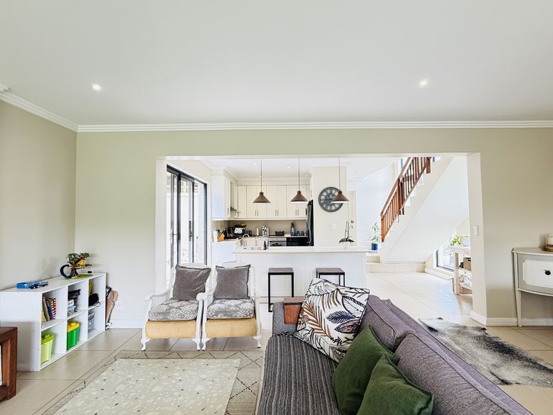 Spacious Family Home - Photo 9