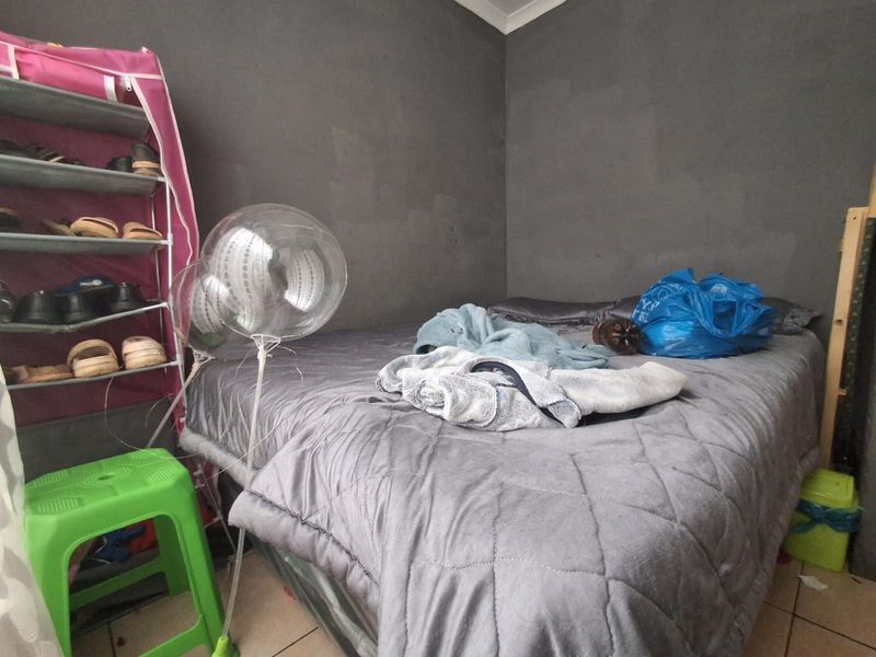 2 bedroom house in Evaton North with 3 communal cottages. - Photo 3