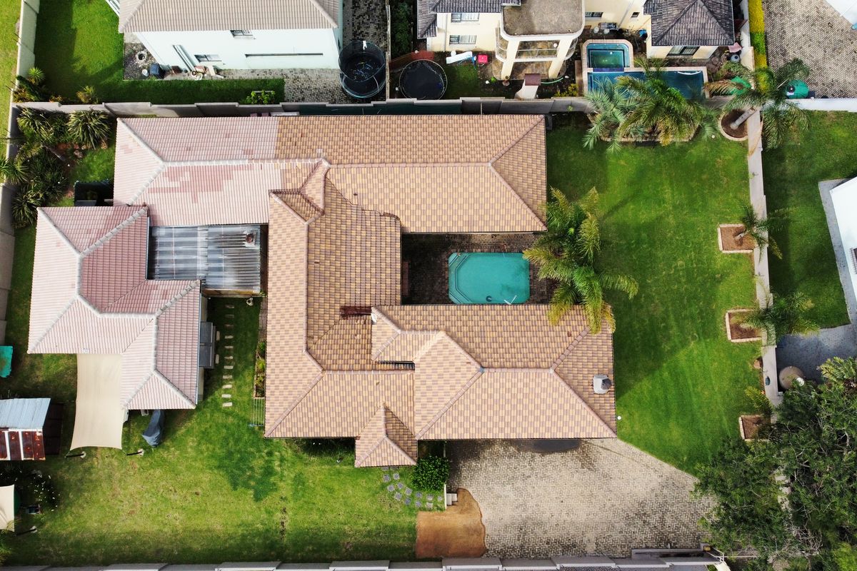 Discover the epitome of elegance and comfort in this immaculate double-storey Tuscan family home. - Photo 2