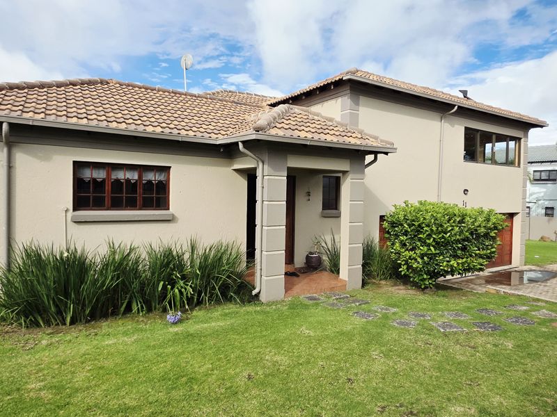 Discover the epitome of elegance and comfort in this immaculate double-storey Tuscan family home. - Photo 6