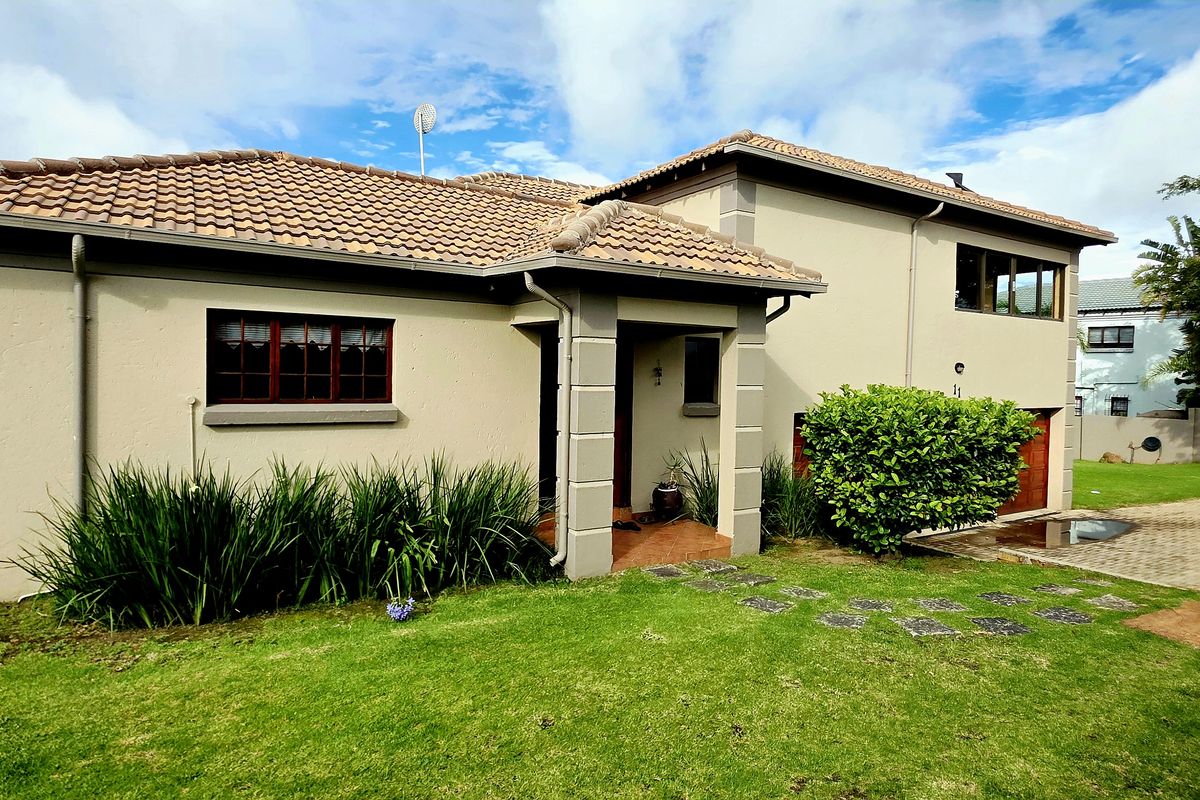 Discover the epitome of elegance and comfort in this immaculate double-storey Tuscan family home. - Photo 2
