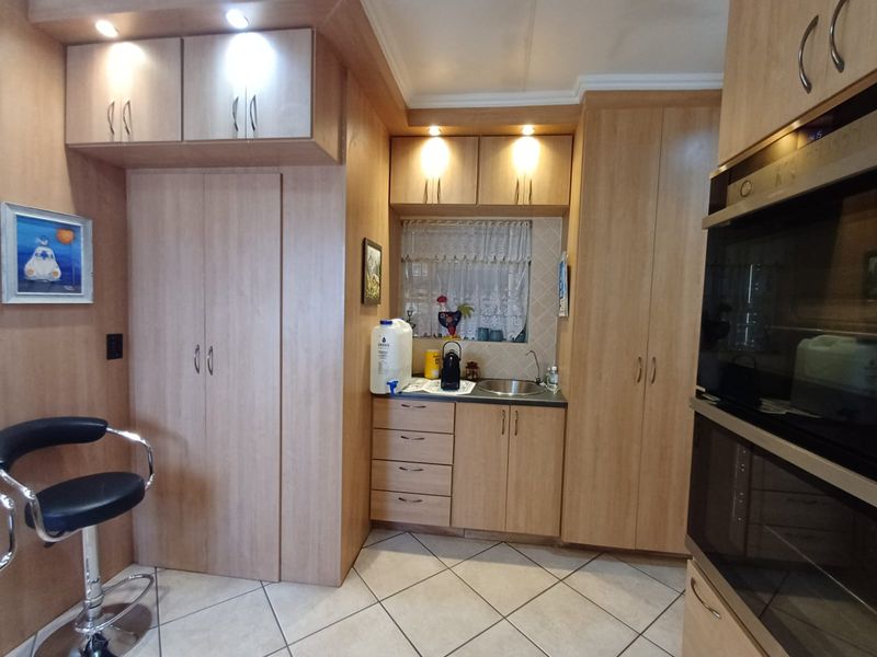 Perfect Buy In SW 2.  Situated In A Busy Boulevard. - Photo 6