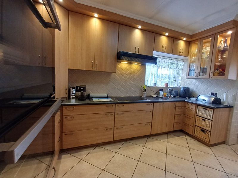 Perfect Buy In SW 2.  Situated In A Busy Boulevard. - Photo 5