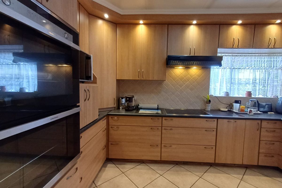 Perfect Buy In SW 2.  Situated In A Busy Boulevard. - Photo 3