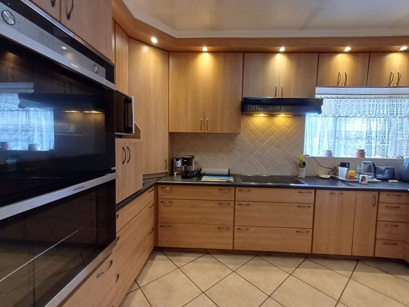 Perfect Buy In SW 2.  Situated In A Busy Boulevard. - Photo 3