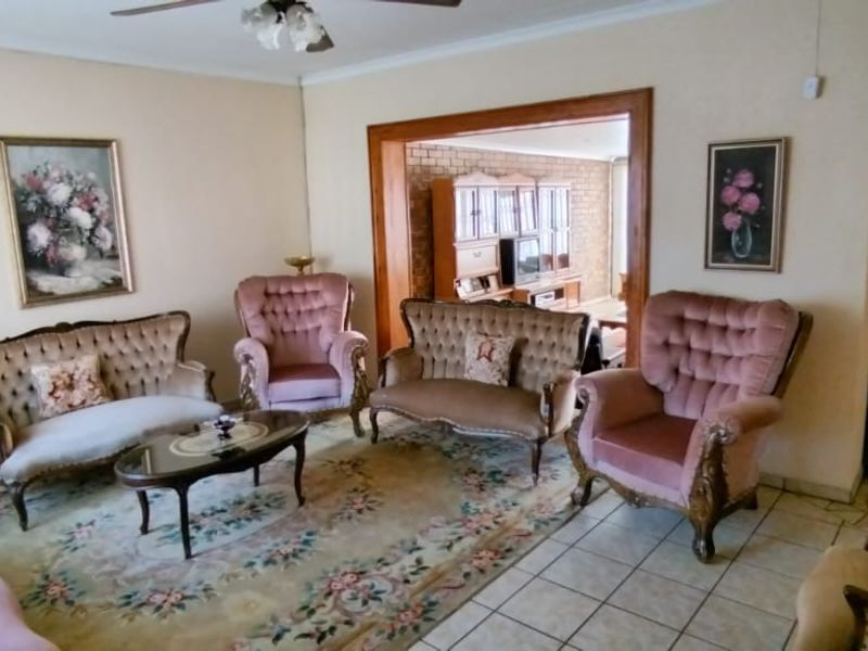 Absolutely perfect home for a family!! - Photo 10