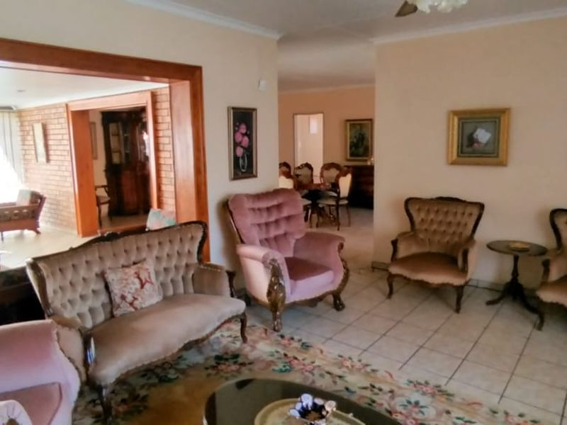 Absolutely perfect home for a family!! - Photo 9