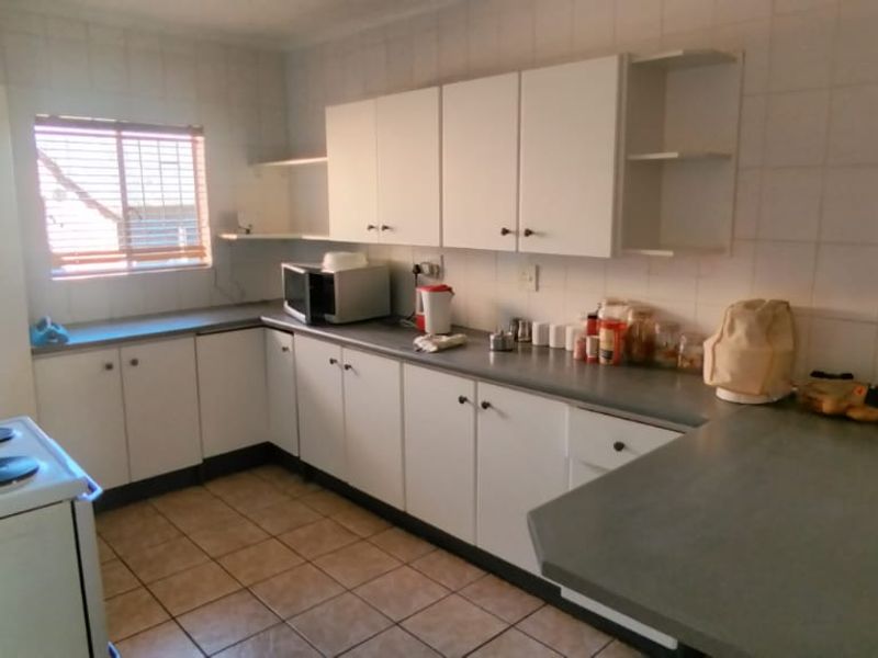 Absolutely perfect home for a family!! - Photo 6