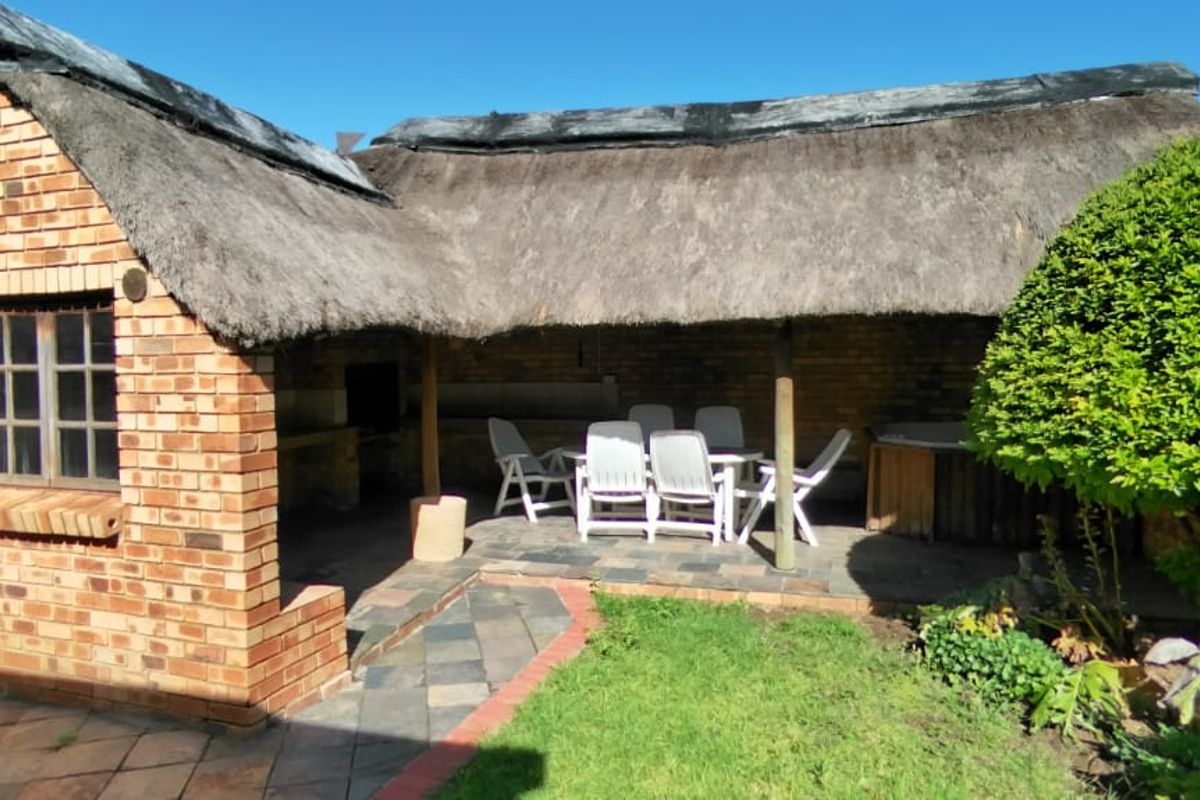 Absolutely perfect home for a family!! - Photo 3