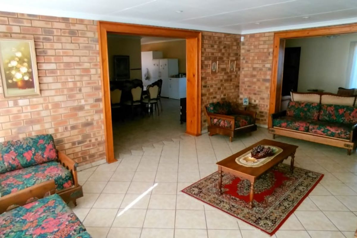 Absolutely perfect home for a family!! - Photo 2