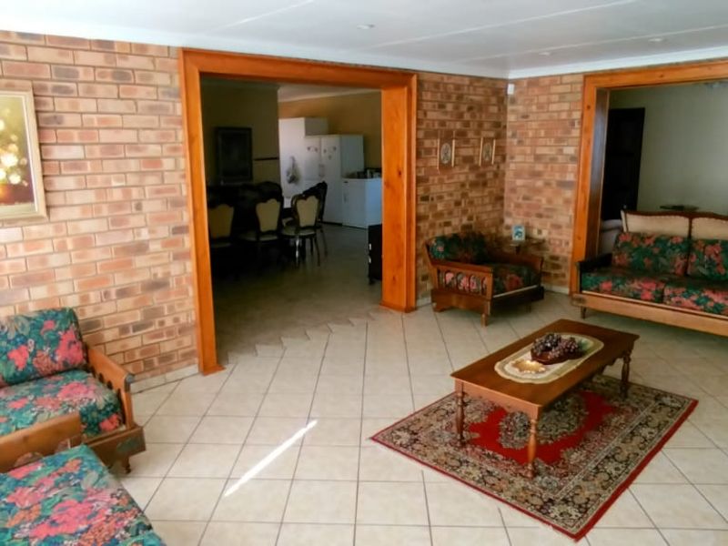 Absolutely perfect home for a family!! - Photo 2