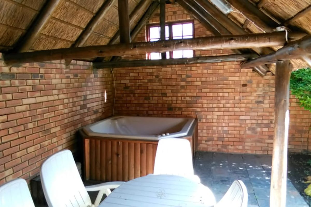 Absolutely perfect home for a family!! - Photo 4